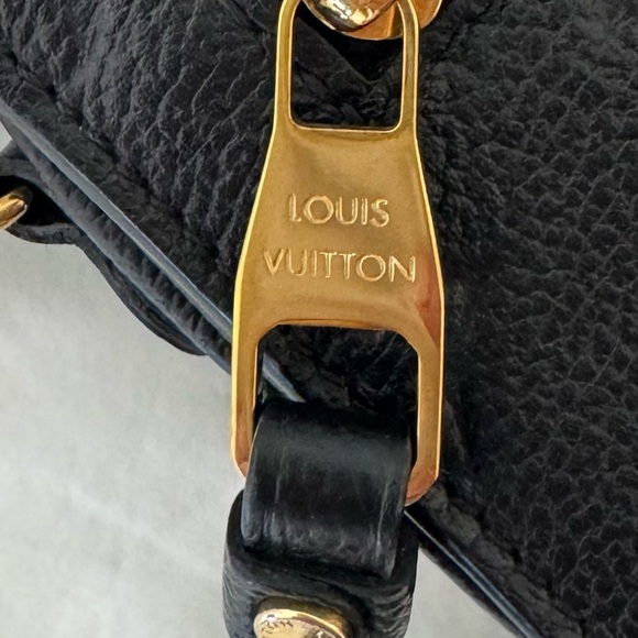 Louis Vuitton Pochette Métis Monogram Empreinte Black Leather. Used 1x! Pristine - Picture 9 of 16